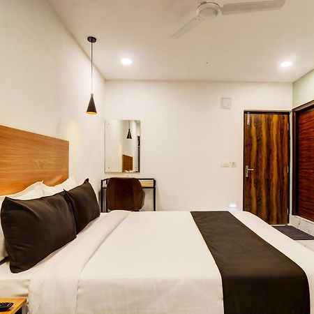 Super Townhouse Rcc Hotel Banjara Hills Hyderabad Exterior photo