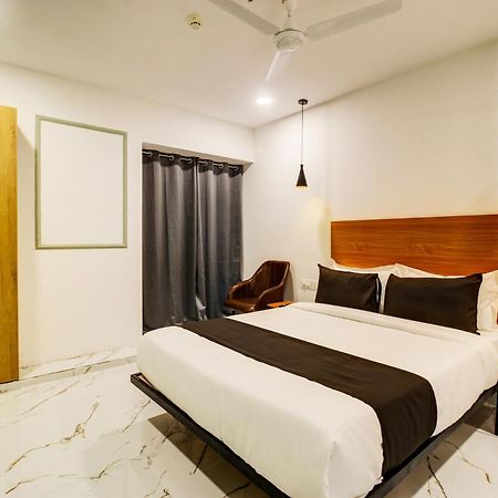 Super Townhouse Rcc Hotel Banjara Hills Hyderabad Exterior photo