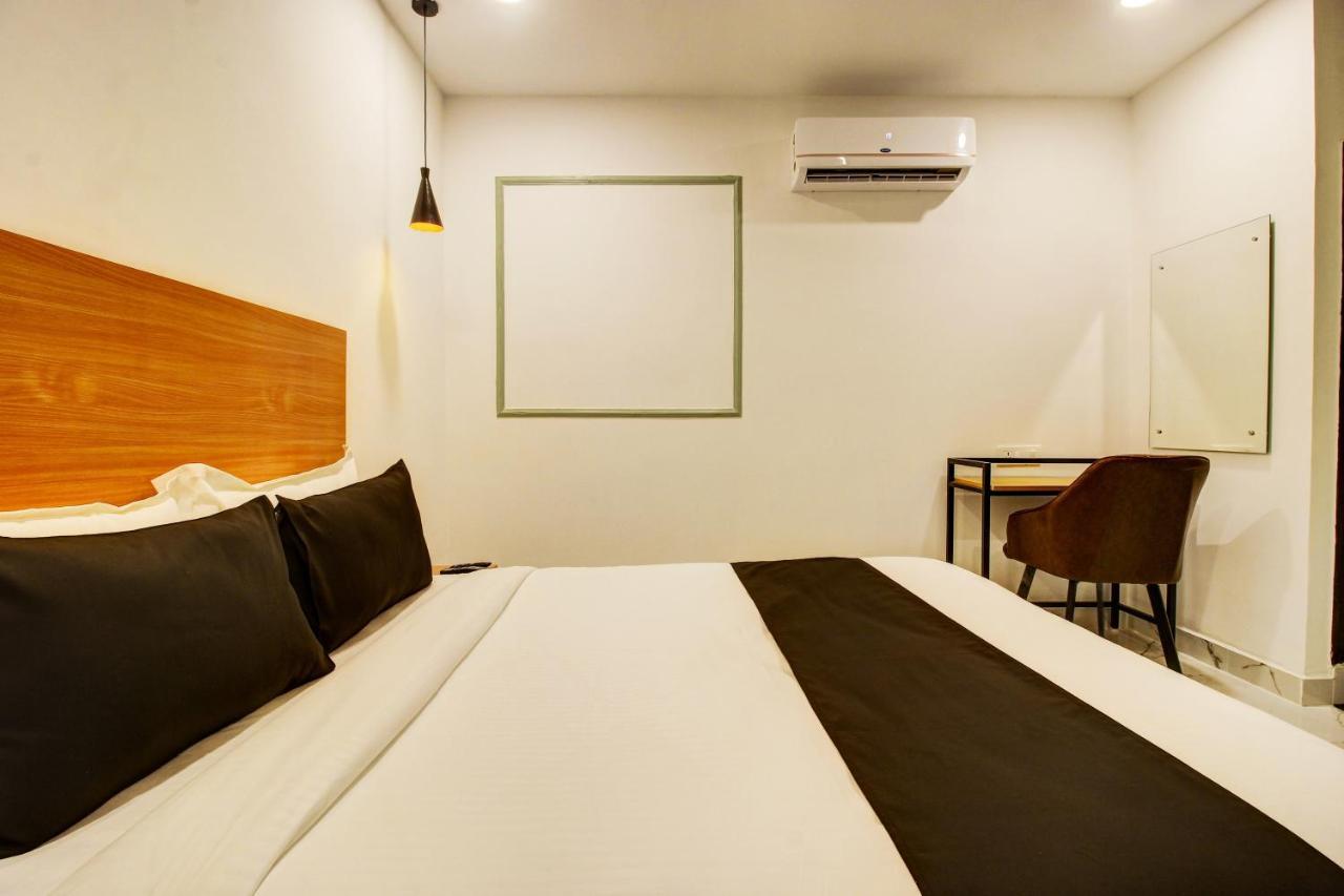 Super Townhouse Rcc Hotel Banjara Hills Hyderabad Exterior photo