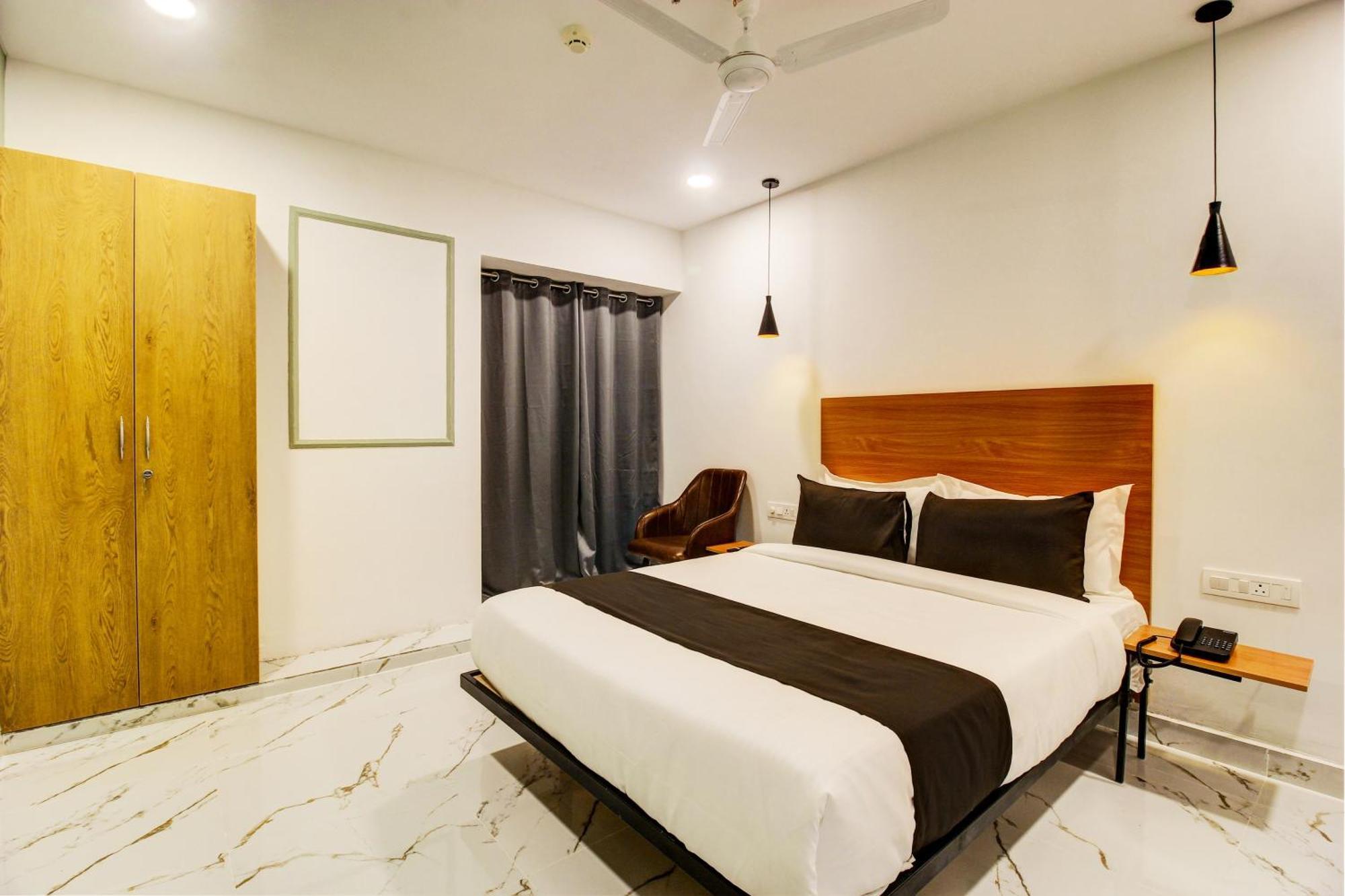 Super Townhouse Rcc Hotel Banjara Hills Hyderabad Exterior photo